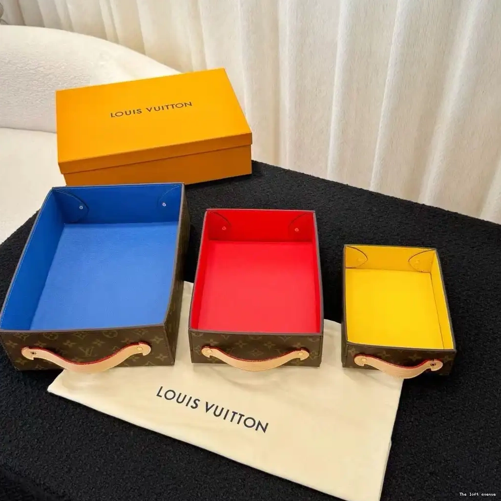 LV TRAY CUSTOM WITH HANDLE DESK 0501
